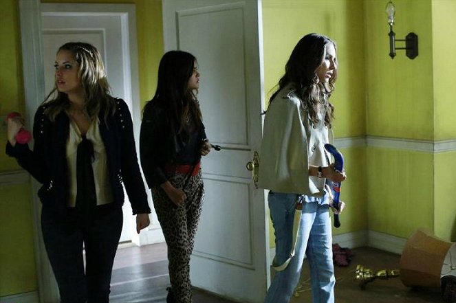 Roztomilé mrchy - Season 4 - Blízká setkání - Z filmu - Ashley Benson, Lucy Hale, Troian Bellisario