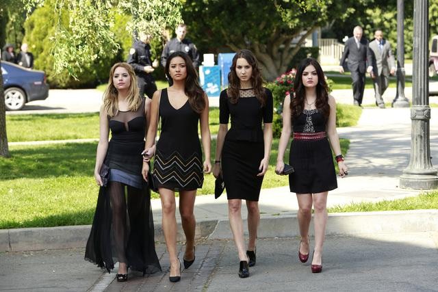 Pretty Little Liars - A Is for A-l-i-v-e - Photos - Ashley Benson, Shay Mitchell, Troian Bellisario, Lucy Hale