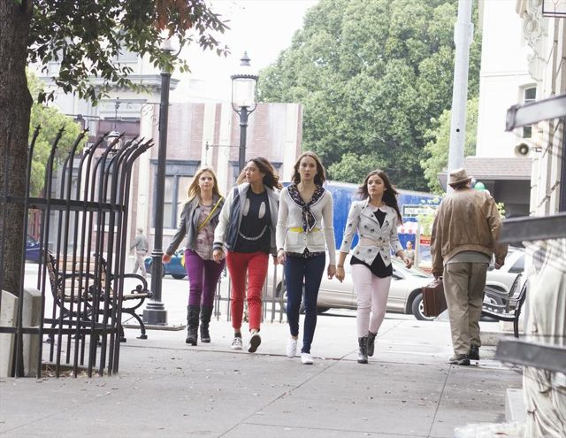 Pretty Little Liars - Now You See Me, Now You Don't - Van film - Ashley Benson, Shay Mitchell, Troian Bellisario, Lucy Hale
