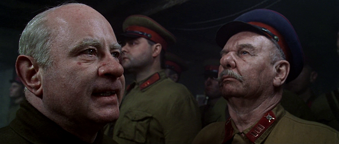 Duell - Enemy at the Gates - Filmfotos - Bob Hoskins