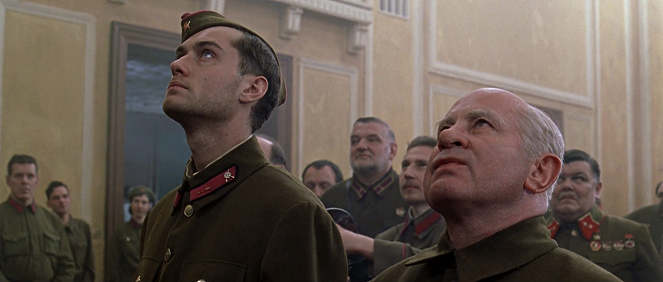 Duell - Enemy at the Gates - Filmfotos - Jude Law, Bob Hoskins