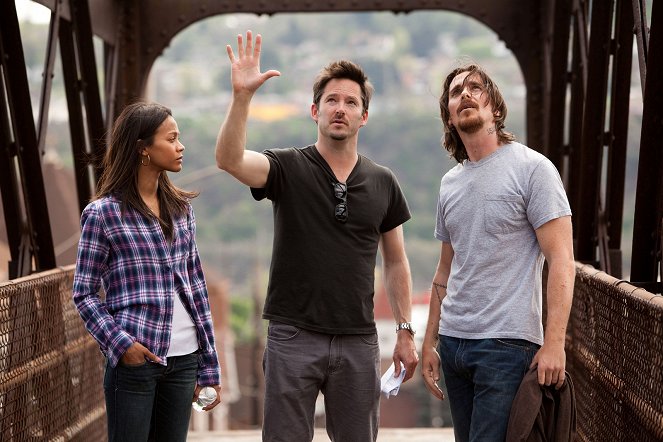 Para Além das Cinzas - De filmagens - Zoe Saldana, Scott Cooper, Christian Bale