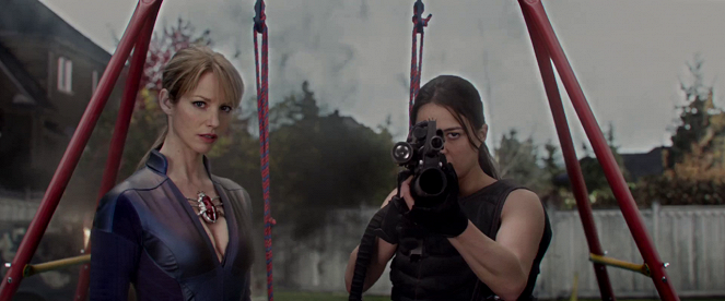 Resident Evil: Venganza - De la película - Sienna Guillory, Michelle Rodriguez