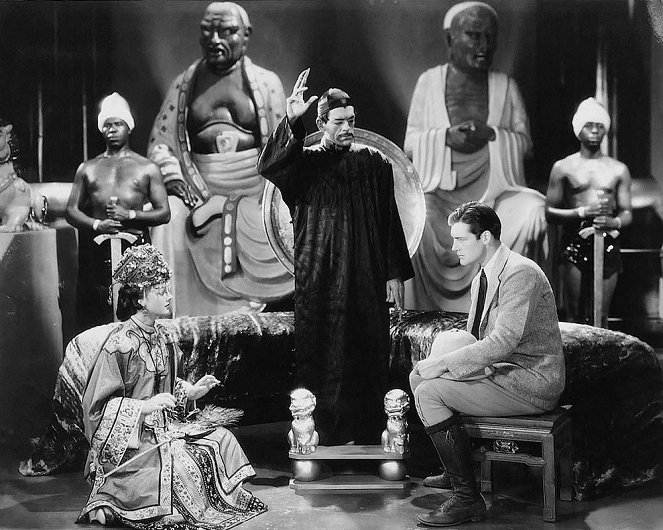 Die Maske des Fu-Manchu - Filmfotos - Myrna Loy, Boris Karloff, Charles Starrett