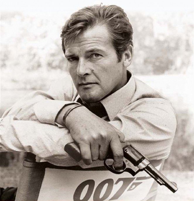 James Bond: Élni és halni hagyni - Forgatási fotók - Roger Moore