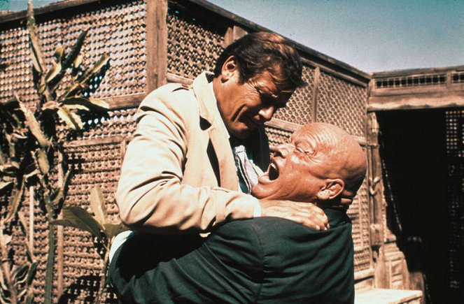 L'Espion qui m'aimait - Film - Roger Moore, Milton Reid