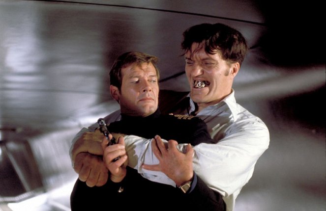 James Bond - Der Spion, der mich liebte - Filmfotos - Roger Moore, Richard Kiel