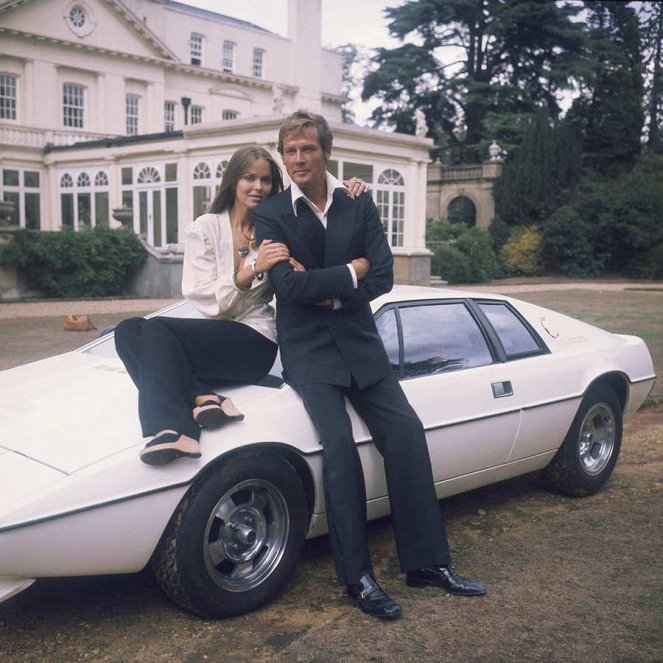 007 - rakastettuni - Promokuvat - Barbara Bach, Roger Moore