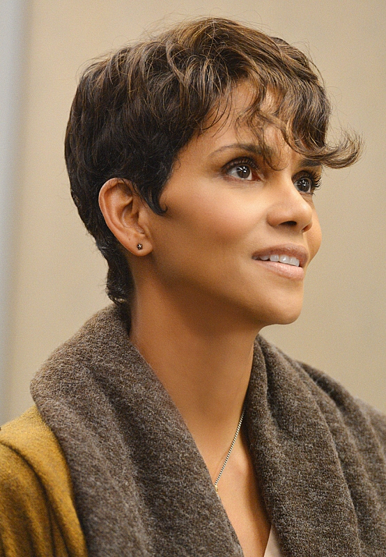 Extant - What on Earth Is Wrong? - Z filmu - Halle Berry