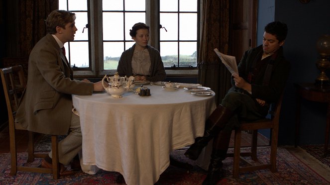 Leto vo februári - Z filmu - Dan Stevens, Emily Browning, Dominic Cooper