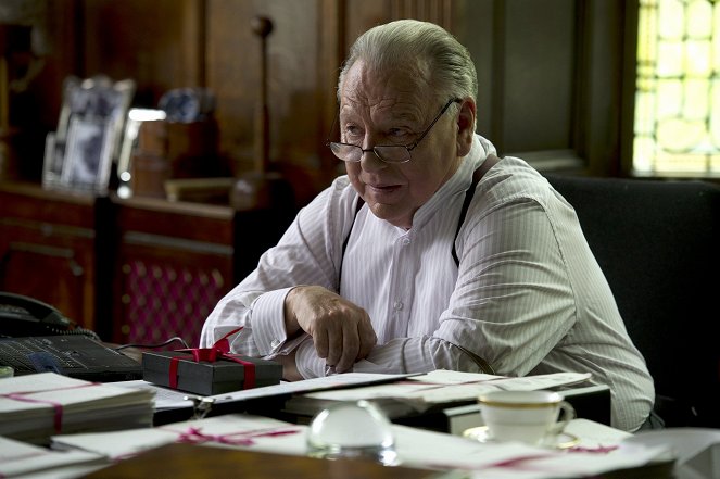 Closed Circuit - Photos - Kenneth Cranham