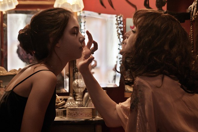 Lány macskával - Filmfotók - Anna Lou Castoldi, Charlotte Gainsbourg