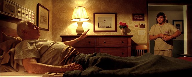 The Man Who Shook the Hand of Vicente Fernandez - De la película - Ernest Borgnine, Arturo del Puerto
