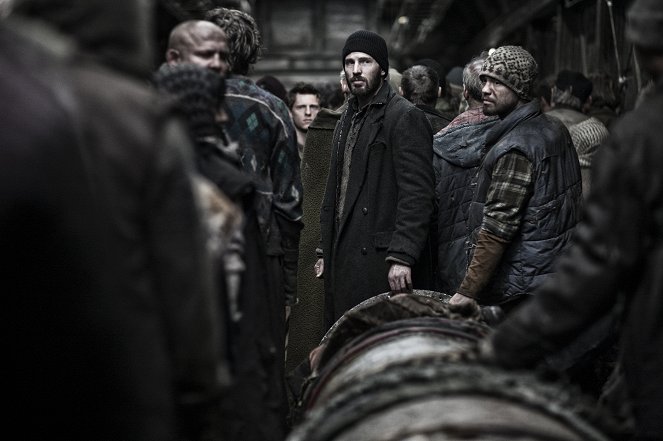 Snowpiercer - Photos - Jamie Bell, Chris Evans