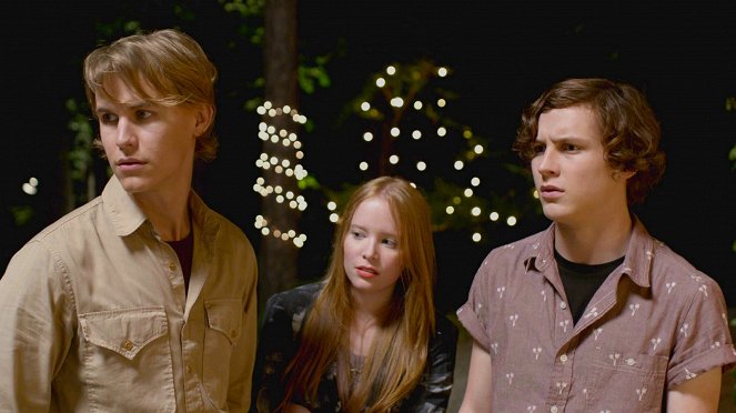 Party Invaders - Filmfotos - Rhys Wakefield, Colleen Dengel, Logan Miller