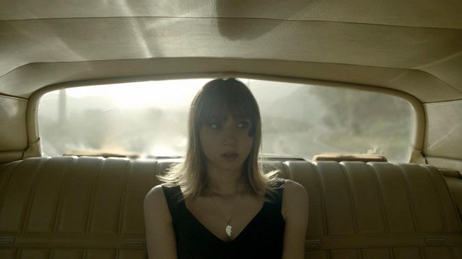The Pretty One - Van film - Zoe Kazan