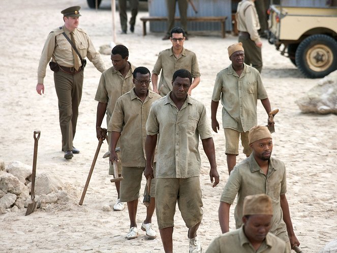 Mandela: Cesta za slobodou - Z filmu - Tony Kgoroge, Idris Elba