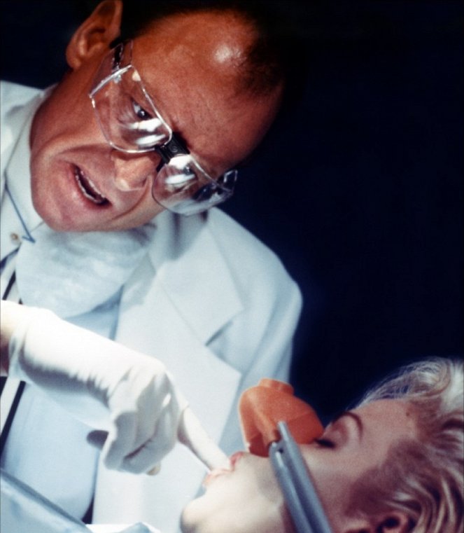 The Dentist - Z filmu - Corbin Bernsen