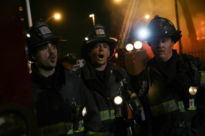 Chicago Fire - Pas de répit pour les braves - Tournage - Yuriy Sardarov, David Eigenberg, Christian Stolte