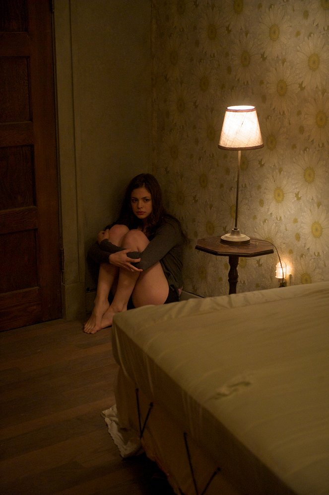 Chained - Photos - Conor Leslie