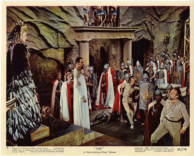 Ő - Vitrinfotók - Ursula Andress, Christopher Lee, John Richardson, Peter Cushing