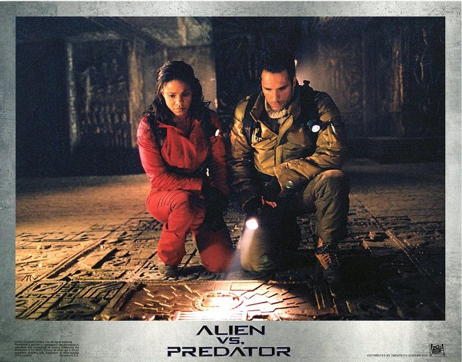 AVP: Alien vs. Predator - Lobby Cards