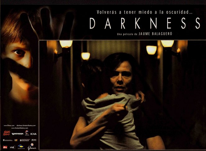 Darkness - A rettegés háza - Vitrinfotók - Lena Olin