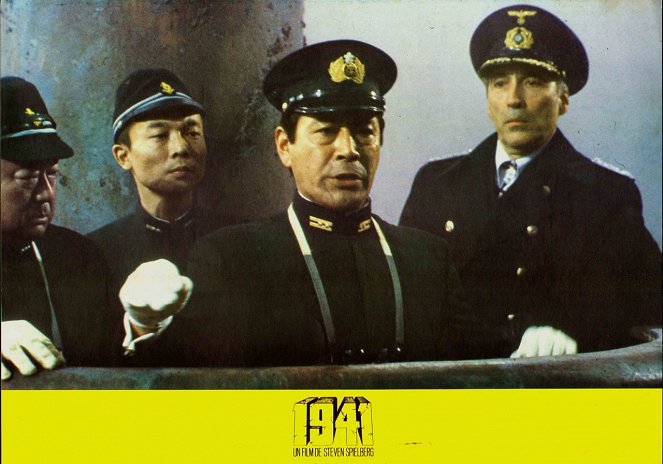 Meztelenek és bolondok - Vitrinfotók - Toshirō Mifune, Christopher Lee