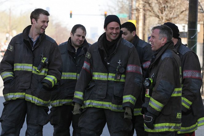 Chicago Fire - Real Never Waits - Making of - Jesse Spencer, Taylor Kinney, David Eigenberg