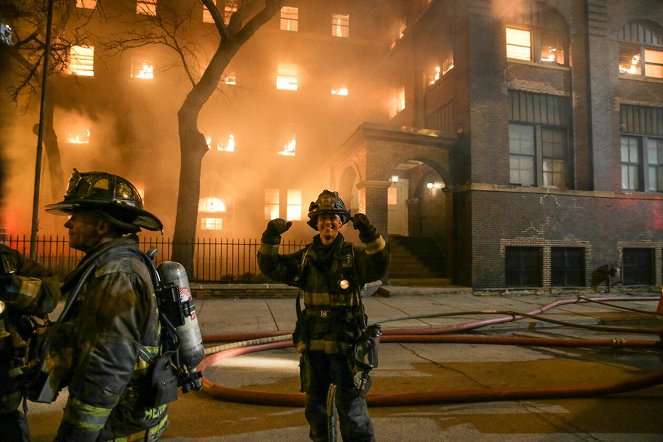 Chicago Fire - Real Never Waits - Van de set - Jesse Spencer