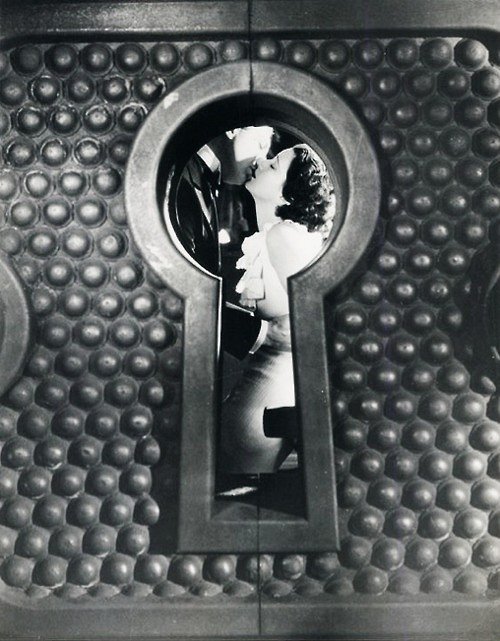 The Keyhole - De la película - Kay Francis