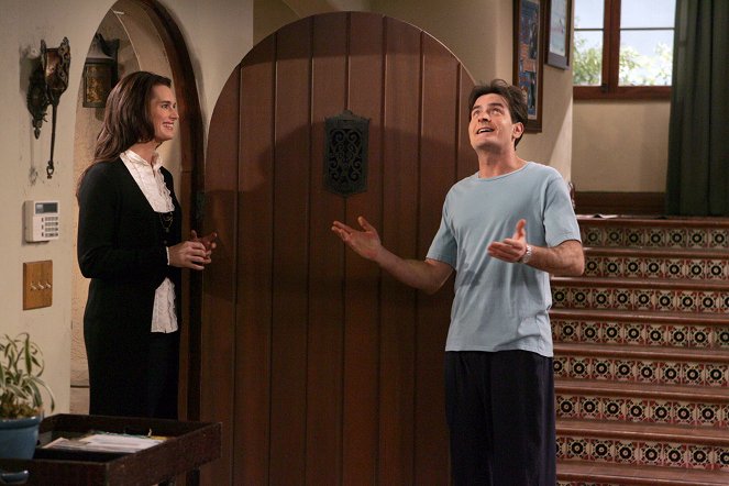 Two and a Half Men - That's Summer Sausage, Not Salami - Photos - Brooke Shields, Charlie Sheen