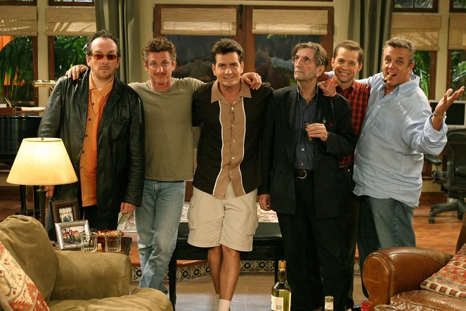 Two and a Half Men - Dreharbeiten - Elvis Costello, Sean Penn, Charlie Sheen, Harry Dean Stanton, Jon Cryer, Bobby Cooper