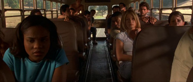 Jeepers Creepers 2 - Van film - Lena Cardwell, Nicki Aycox