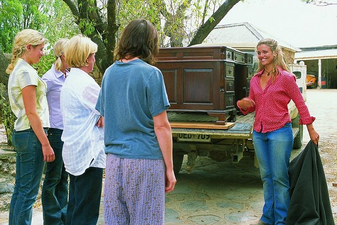 McLeod's Daughters - Home Is Where the Heart Is - Film - Bridie Carter