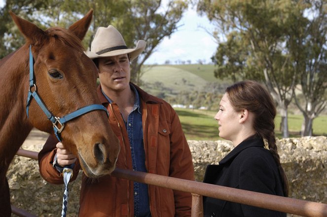 McLeod's Daughters - The Things We Do for Love - Photos - Aaron Jeffery, Anna Torv