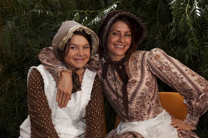McLeod's Daughters - Old Wrongs - Photos - Basia A'Hern, Simmone Mackinnon