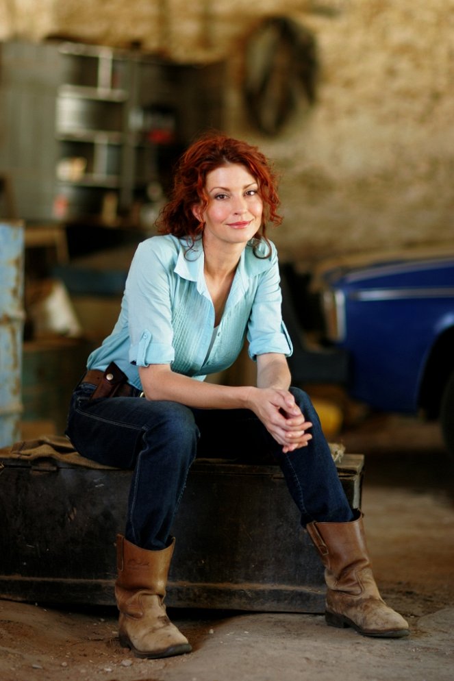 McLeod's Daughters - Promo - Simmone Mackinnon