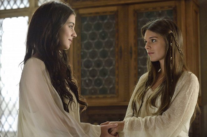 Reign - Snakes in the Garden - Film - Adelaide Kane, Caitlin Stasey