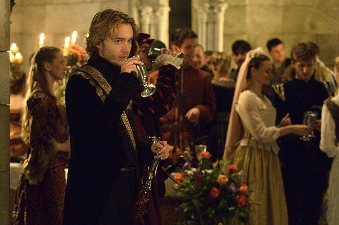 Reign - Season 1 - Snakes in the Garden - Photos - Toby Regbo