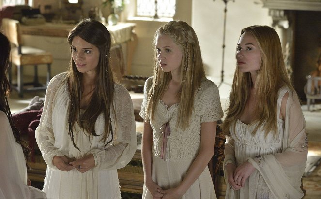 Reign - Snakes in the Garden - Film - Caitlin Stasey, Celina Sinden