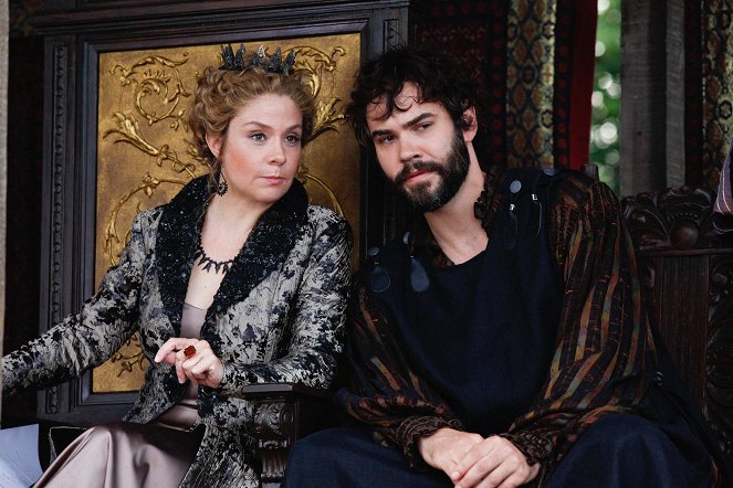 Reign - Hearts and Minds - Photos - Megan Follows, Rossif Sutherland