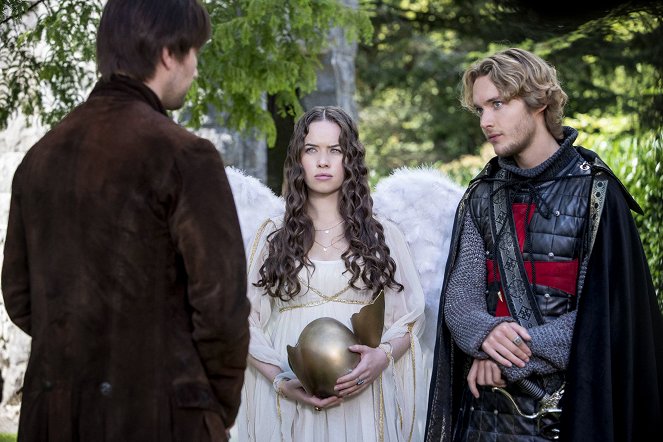 Reign - Hearts and Minds - Van film - Anna Popplewell, Toby Regbo