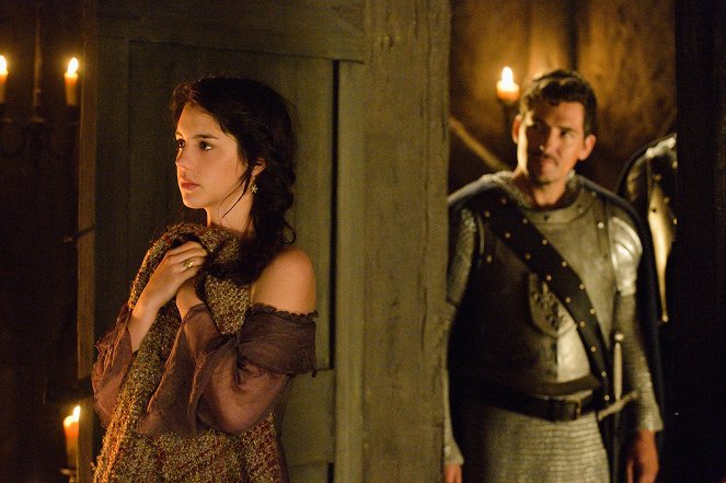 Reign - Season 1 - For King and Country - Photos - Adelaide Kane