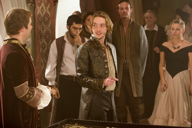 Reign - Royal Blood - Photos - Toby Regbo