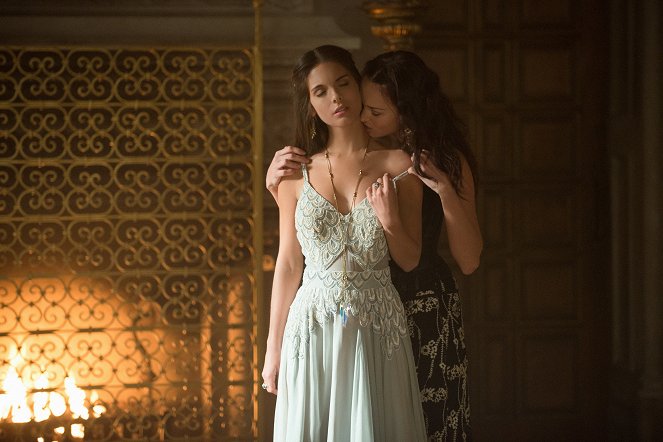 Reign - Season 1 - The Darkness - De la película - Caitlin Stasey