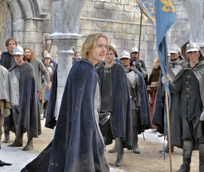 Reign - Long Live the King - Photos - Toby Regbo