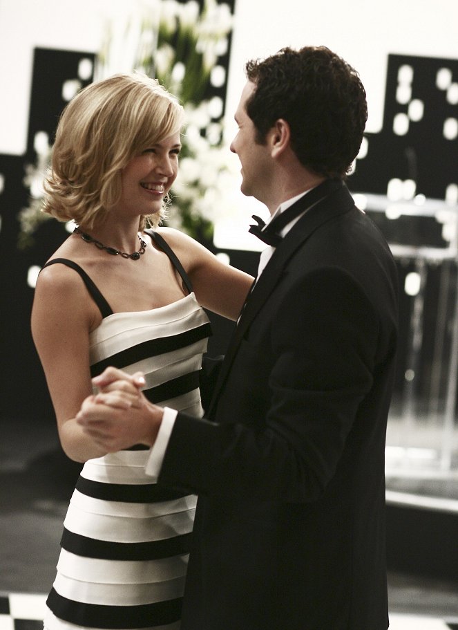 Brothers & Sisters - Season 1 - For the Children - Photos - Keri Lynn Pratt, Matthew Rhys