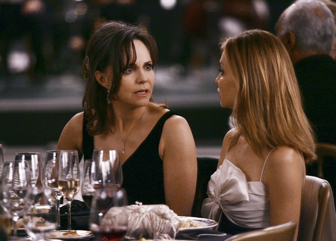 Brothers & Sisters - Season 1 - For the Children - Photos - Sally Field, Calista Flockhart
