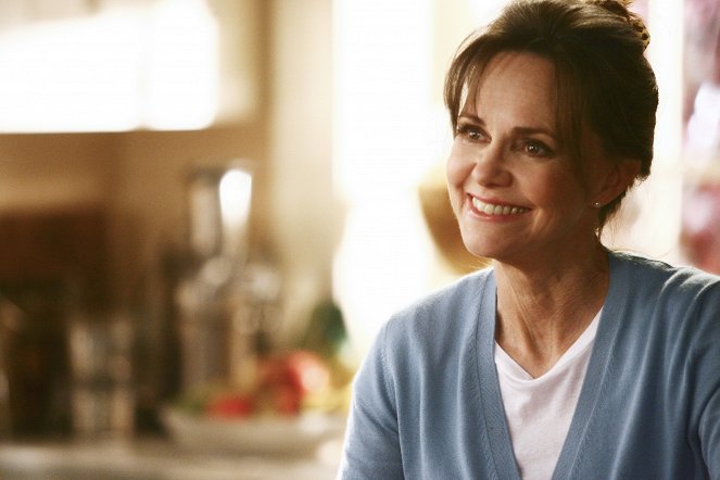 Brothers & Sisters - Mistakes Were Made: Part 1 - Do filme - Sally Field